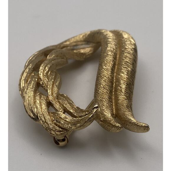 Vintage Monet Brushed Gold Tone Modernist Twisted Leaf Costume Brooch - Picture 5 of 12